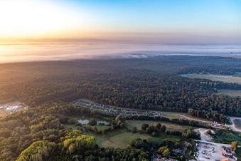 Fahrzeuglager von Bürstner im Ortsteil Altenstadt in Wissembourg im Bundesland Bas-Rhin, Frankreich