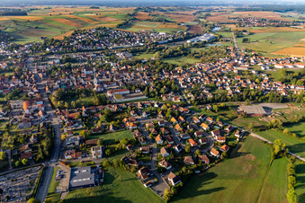 Soultz-sous-Forêts im Bundesland Bas-Rhin, Frankreich von der Drohne aus gesehen
