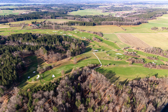 Luftaufnahme von Golfclub Berkramerhof im Ortsteil Dorfen in Icking im Bundesland Bayern, Deutschland