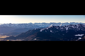 Brauneck und Alpenpanorama in Lenggries im Bundesland Bayern, Deutschland