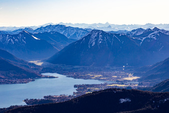 Luftaufnahme von Holz von Nordwesten in Tegernsee im Bundesland Bayern, Deutschland