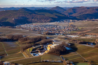 Klingenmünster von Südwesten Im Winter im Bundesland Rheinland-Pfalz, Deutschland
