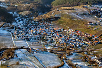 Im Winter bei Schnee im Ortsteil Pleisweiler in Pleisweiler-Oberhofen im Bundesland Rheinland-Pfalz, Deutschland