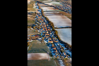 Im Winter bei Schnee von Westen in Vollmersweiler im Bundesland Rheinland-Pfalz, Deutschland