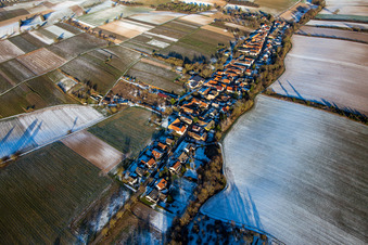 Luftbild von Im Winter bei Schnee von Westen in Vollmersweiler im Bundesland Rheinland-Pfalz, Deutschland