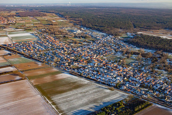 Im Winter bei Schnee von Nordwesten im Ortsteil Schaidt in Wörth am Rhein im Bundesland Rheinland-Pfalz, Deutschland