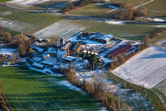 Holzwerk ORTH in der Schaidter Mühle im Winter bei Schnee in Wörth am Rhein im Bundesland Rheinland-Pfalz, Deutschland