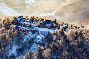 Runie Madenburg im Winter bei Schnee in Eschbach im Bundesland Rheinland-Pfalz, Deutschland von oben