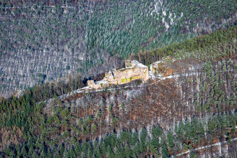 Luftbild von Burgruine Neuscharfeneck aus Süden im Winter bei Schnee in Flemlingen im Bundesland Rheinland-Pfalz, Deutschland