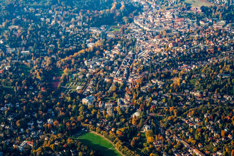 Lichtentaler Allee und Gönneranlage von Süden in Baden-Baden im Bundesland Baden-Württemberg, Deutschland