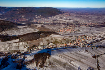 Mandelhein hinter Ranschbach von Süden im Winter in Birkweiler im Bundesland Rheinland-Pfalz, Deutschland