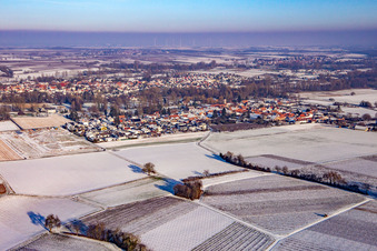 Mühlhofen von Südwesten im Winter in Billigheim-Ingenheim im Bundesland Rheinland-Pfalz, Deutschland
