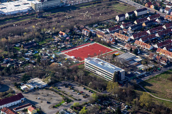 Eduard-Spranger-Gymnasium und neue Sportplätze im Ortsteil Queichheim in Landau in der Pfalz im Bundesland Rheinland-Pfalz, Deutschland