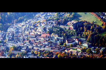 Neues Schloss über den Bädern in Baden-Baden im Bundesland Baden-Württemberg, Deutschland