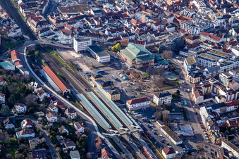 Hbf und Saalbau an der Bahnhofstr in Neustadt an der Weinstraße im Bundesland Rheinland-Pfalz, Deutschland