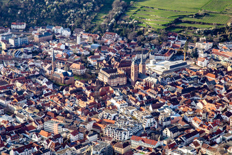 St. Marien, Marktplatz und Stiftskirche in Neustadt an der Weinstraße im Bundesland Rheinland-Pfalz, Deutschland