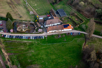 Luftaufnahme von Landrestaurant Burrweiler Mühle am Modenbach im Bundesland Rheinland-Pfalz, Deutschland