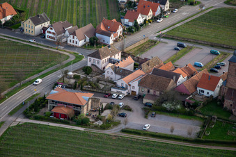 Luftbild von Das Weinhaus - Vinothek Meßmer, Ritterhof zur Rose in Burrweiler im Bundesland Rheinland-Pfalz, Deutschland