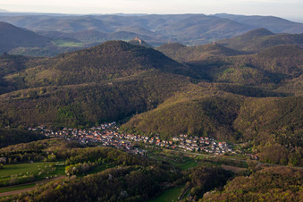 Waldrohrbach von Südwesten im Bundesland Rheinland-Pfalz, Deutschland