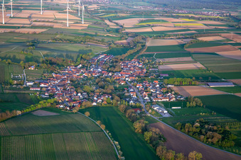 Drohnenaufname von Dierbach im Bundesland Rheinland-Pfalz, Deutschland