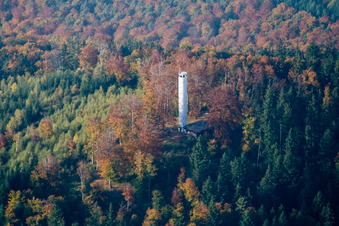 Bauwerk des Aussichtsturmes Mahlbergturm im Ortsteil Völkersbach in Malsch im Bundesland Baden-Württemberg, Deutschland