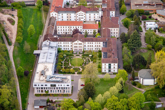Pfalzklinikum für Psychiatrie und Neurologie "Landeck" mit Abteilung für Allgemeinpsychiatrie und Abhängigkeitserkrankungen – Klinik für Psychiatrie, Psychosomatik und Psychotherapie, Klinik für Forensische Psychiatrie, Klinik für Gerontopsychiatrie, Psychosomatik, und Psychotherapie, Klinik für Neurologie, Klinik für Psychiatrie, Psychosomatik und Psychotherapie, Klinik für Kinder- und Jugendpsychiatrie, Psychosomatik und Psychotherapie sowie Institutsambulanz, Psychiatrische Institutsambulanzen – Klinik für Psychiatrie, Psychosomatik und Psychotherapie in Klingenmünster im Bundesland Rheinland-Pfalz, Deutschland