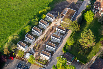 Pfalzklinikum für Psychiatrie und Neurologie "Landeck" mit Abteilung für Allgemeinpsychiatrie und Abhängigkeitserkrankungen – Klinik für Psychiatrie, Psychosomatik und Psychotherapie, Klinik für Forensische Psychiatrie, Klinik für Gerontopsychiatrie, Psychosomatik, und Psychotherapie, Klinik für Neurologie, Klinik für Psychiatrie, Psychosomatik und Psychotherapie, Klinik für Kinder- und Jugendpsychiatrie, Psychosomatik und Psychotherapie sowie Institutsambulanz, Psychiatrische Institutsambulanzen – Klinik für Psychiatrie, Psychosomatik und Psychotherapie in Klingenmünster im Bundesland Rheinland-Pfalz, Deutschland von oben gesehen