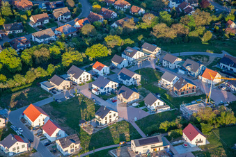 Rosen- und Fliederweg in Kandel im Bundesland Rheinland-Pfalz, Deutschland