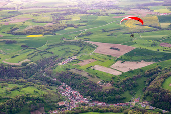 Paragleiter in Lengelsheim im Bundesland Moselle, Frankreich