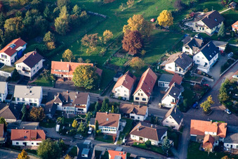 Lange Straße im Ortsteil Schluttenbach in Ettlingen im Bundesland Baden-Württemberg, Deutschland aus der Luft