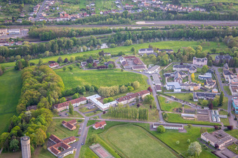 Luftaufnahme von Ctre Hospitalier Spécialisé im Ortsteil Blauberg in Saargemünd im Bundesland Moselle, Frankreich