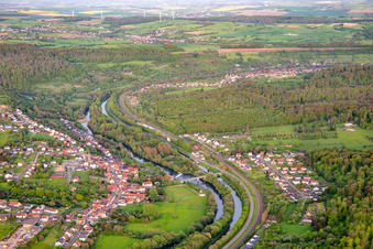 Saar und Kanal von Westen in Sarreinsming im Bundesland Moselle, Frankreich