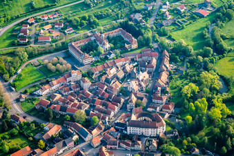 Altstadt mit Château de Fénétrange im Bundesland Moselle, Frankreich