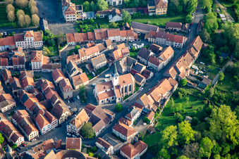 Altstadt mit Église Saint-Rémy de Fénétrange im Bundesland Moselle, Frankreich