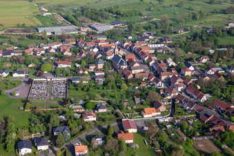 Eglise Petit-Réderching und Friedhof im Bundesland Moselle, Frankreich