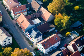 Schrägluftbild von Lange Straße im Ortsteil Schluttenbach in Ettlingen im Bundesland Baden-Württemberg, Deutschland