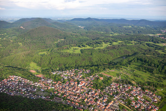 Schrägluftbild von Wernersberg im Bundesland Rheinland-Pfalz, Deutschland