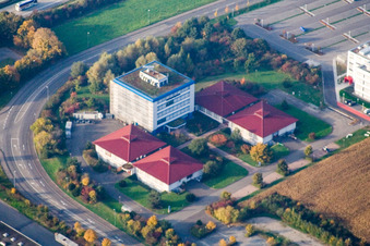 Bürogebäude des Verwaltungs- und Geschäftshauses Bruker Physik GmbH und Bruker BioSpin MRI GmbH in Ettlingen im Ortsteil Bruchhausen im Bundesland Baden-Württemberg, Deutschland