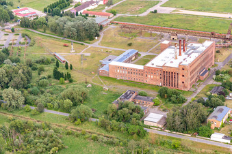 Schrägluftbild von Historisch-Technisches Museum Peenemünde zum Raketenbau im 2. Weltkrieg im ehemaligen Kraftwerk im Bundesland Mecklenburg-Vorpommern, Deutschland