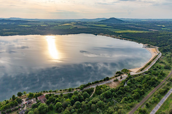 Luftaufnahme von Nord-Ost-Strandpromenade des Berzdorfer See mit STRANDBAR Görlitz im Ortsteil Deutsch Ossig im Bundesland Sachsen, Deutschland