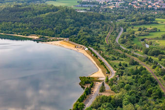 Schrägluftbild von Nord-Ost-Strandpromenade des Berzdorfer See mit STRANDBAR Görlitz im Ortsteil Deutsch Ossig im Bundesland Sachsen, Deutschland