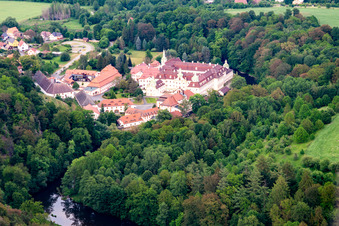 Luftaufnahme von Nonnen-Kloster St. Marienthal in Ostritz im Bundesland Sachsen, Deutschland