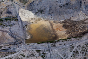 Sickerbecken im Braunkohletagebau "PGE Górnictwo i Energetyka Konwencjonalna Oddział Kopalnia Węgla Brunatnego Turów" in Bogatynia im Bundesland Niederschlesien, Polen