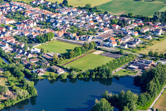 Sportplätze an der Rheinstr in Leimersheim im Bundesland Rheinland-Pfalz, Deutschland