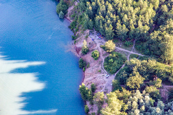 Steilufer am Epplesee im Ortsteil Forchheim in Rheinstetten im Bundesland Baden-Württemberg, Deutschland