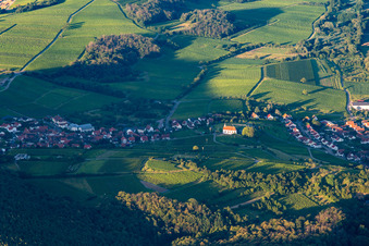 St. Dionysius Kapelle im Abendlicht im Ortsteil Gleiszellen in Gleiszellen-Gleishorbach im Bundesland Rheinland-Pfalz, Deutschland