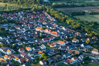 Steinweilerer Straße in Winden im Bundesland Rheinland-Pfalz, Deutschland