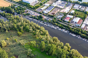Luftaufnahme von Bootsstege der Industriegebiet- Steggemeinschaft GbR am Lampertheimer Altrhein im Bundesland Hessen, Deutschland