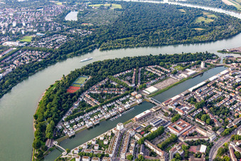 Parkinsel zwischen Rhein und Luitpoldhafen im Ortsteil Süd in Ludwigshafen am Rhein im Bundesland Rheinland-Pfalz, Deutschland