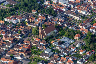 Kirche St. Maria Himmelfahrt in Herxheim bei Landau im Bundesland Rheinland-Pfalz, Deutschland